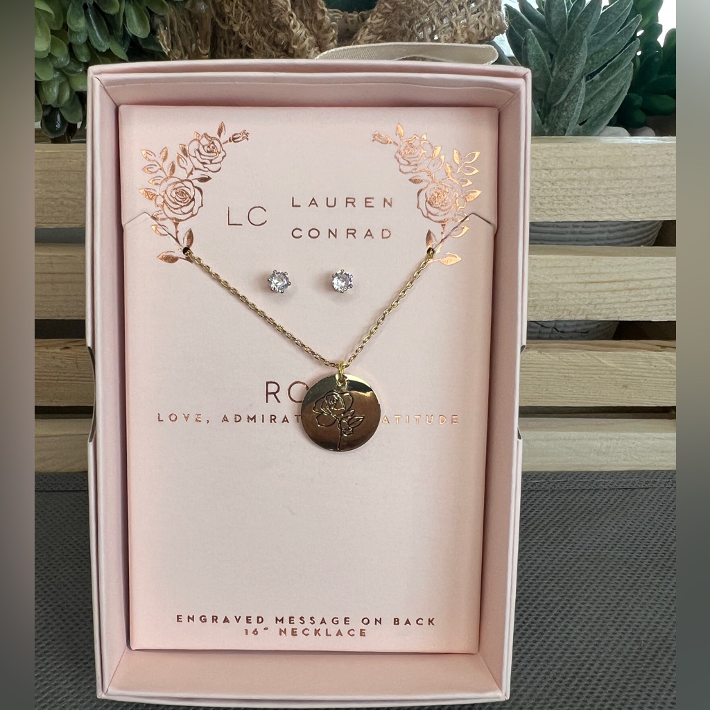 Lc Lauren Conrad Gold Rose Engraved Necklace Earrings Set 15$